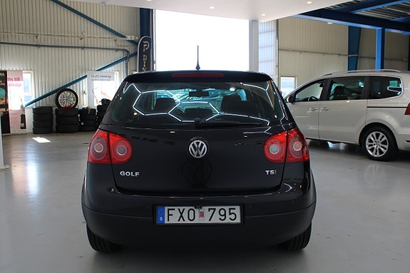Volkswagen Golf V 5 of 12
