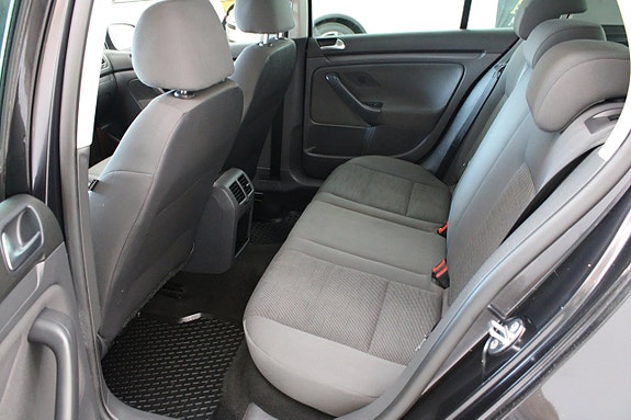Volkswagen Golf V 9 of 12