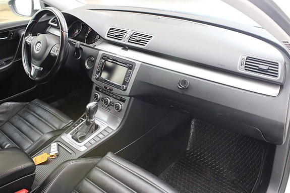 Volkswagen Passat 9 of 13