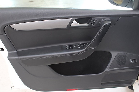Volkswagen Passat 7 of 13