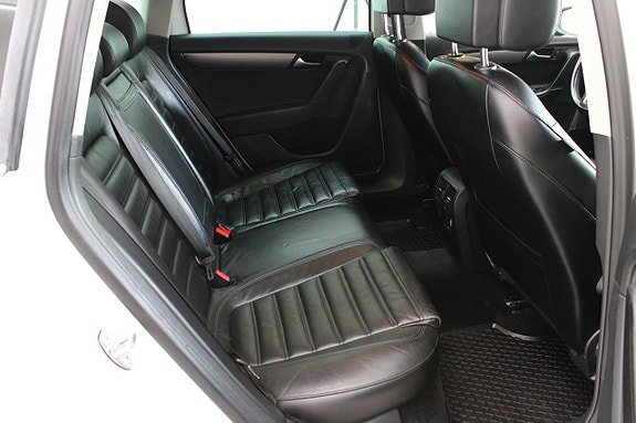 Volkswagen Passat 11 of 13