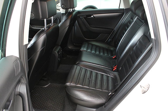 Volkswagen Passat 10 of 13