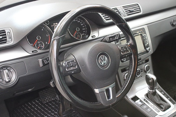 Volkswagen Passat 12 of 13
