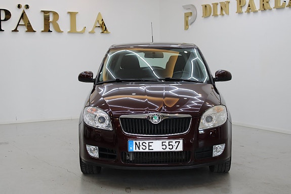Skoda Fabia 2 of 5