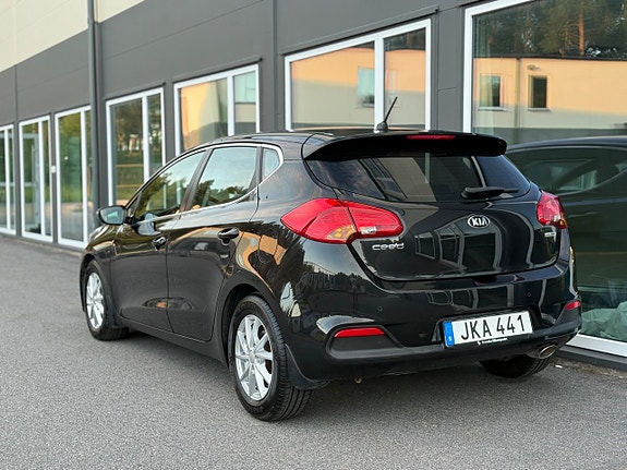 Kia Ceed 3 of 5