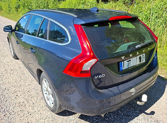 Volvo V60 2 of 5
