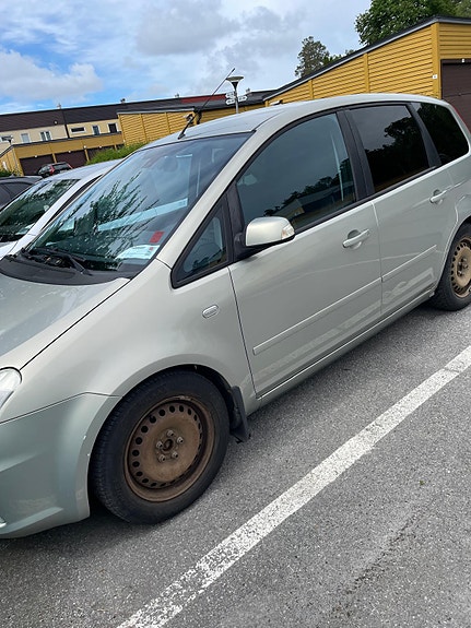 Ford C-Max 4 of 4