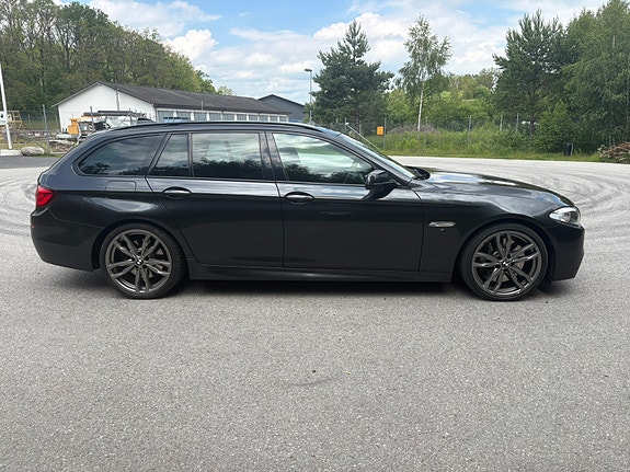 BMW M550d 3 of 5