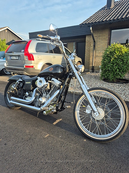 Harley-Davidson Super Glide 2 of 5