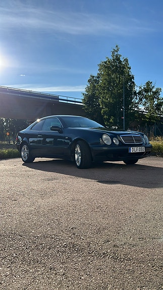 Mercedes-Benz CLK230 2 of 5