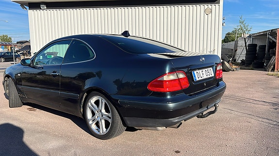 Mercedes-Benz CLK230 5 of 5