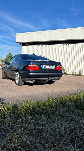 Mercedes-Benz CLK230 3 of 5