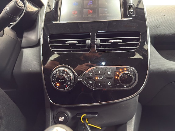 Renault Clio 17 of 19
