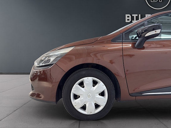 Renault Clio 19 of 19
