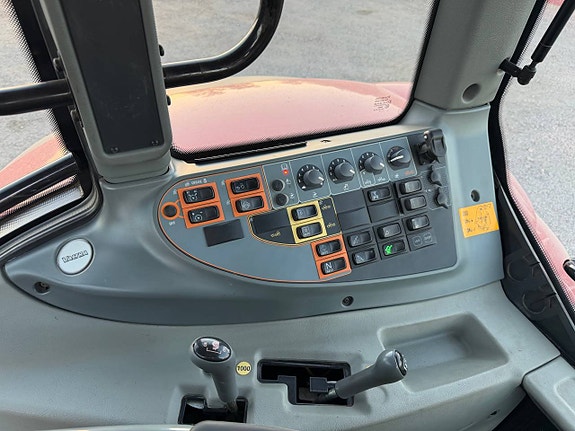 Valtra N142 Versu Frontlastare 3400timmar 9 of 12