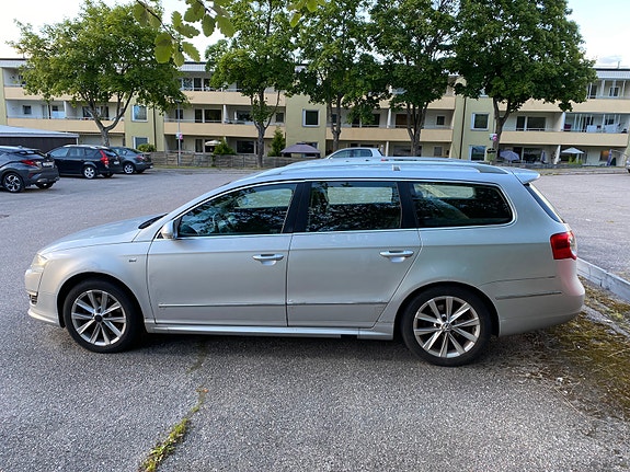 Volkswagen Passat 3 of 24