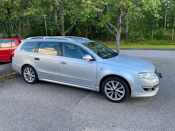 Volkswagen Passat 2 of 24