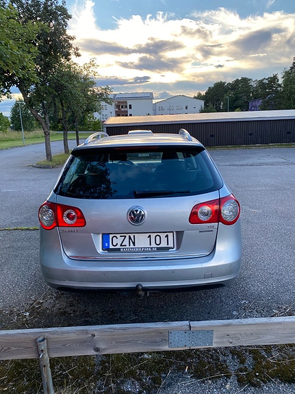 Volkswagen Passat 4 of 24