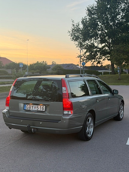 Volvo V70 4 of 5