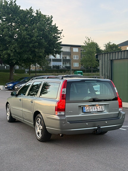 Volvo V70 3 of 5