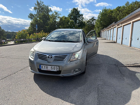 Toyota Avensis 3 of 10