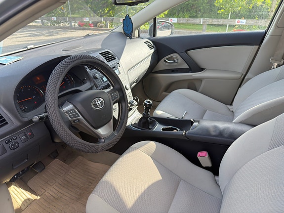 Toyota Avensis 8 of 10