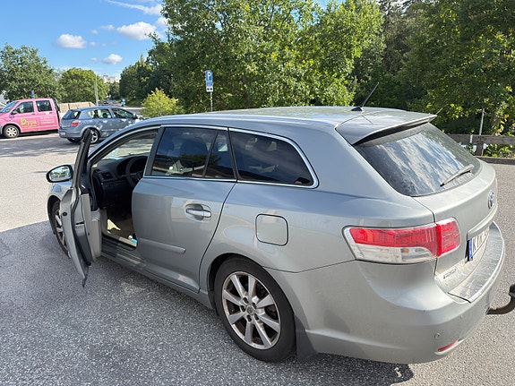 Toyota Avensis 7 of 10