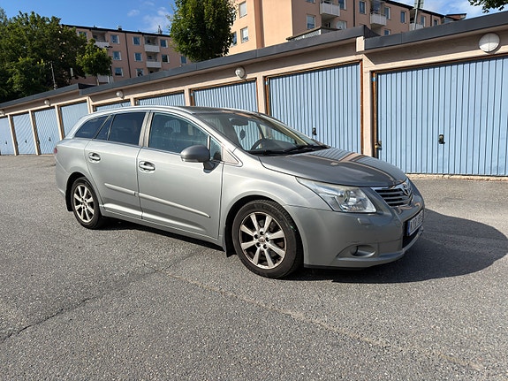Toyota Avensis 2 of 10