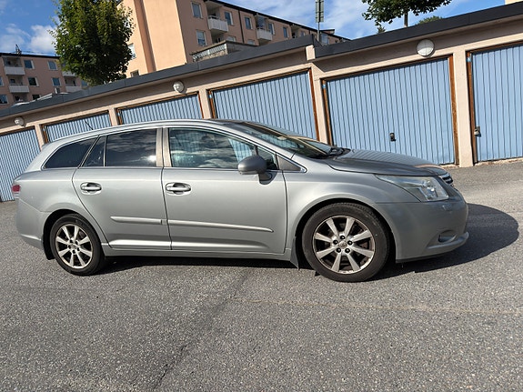 Toyota Avensis 4 of 10