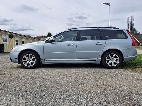 Volvo V70 2 of 2