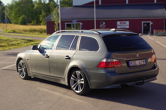 BMW 525d 3 of 4