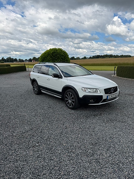 Volvo XC70 2 of 5