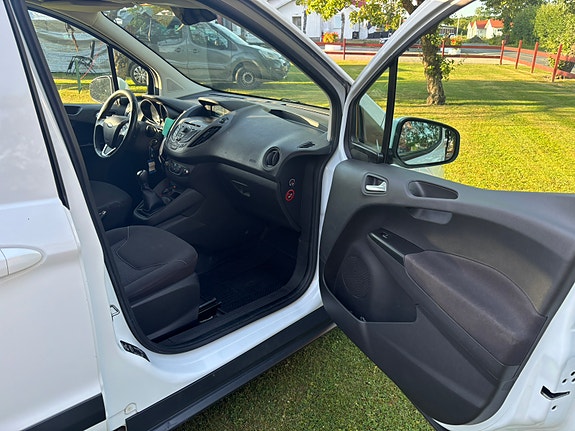 Ford Transit Courier 5 of 5