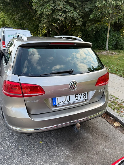 Volkswagen Passat 2 of 8