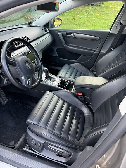 Volkswagen Passat 3 of 8