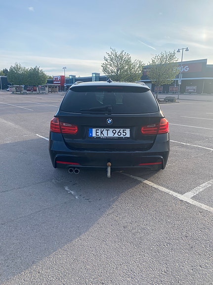 BMW 330d 4 of 5