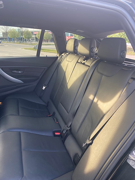 BMW 330d 9 of 11