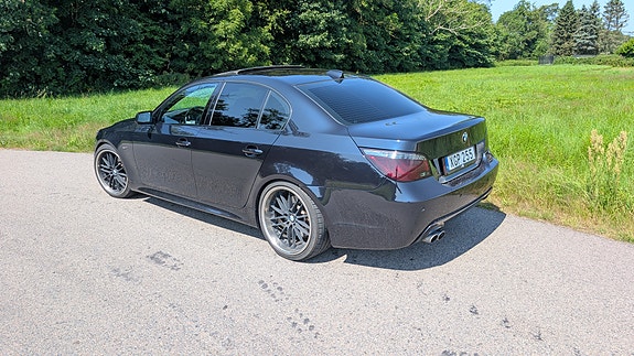 BMW 550i 2 of 5