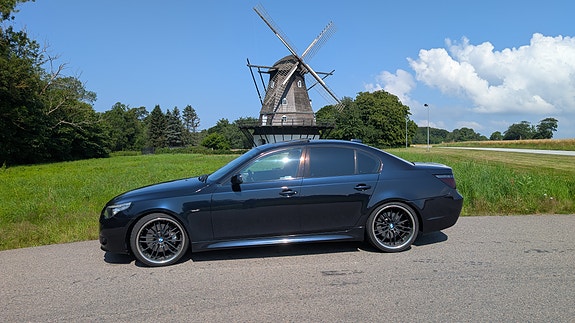 BMW 550i 3 of 5