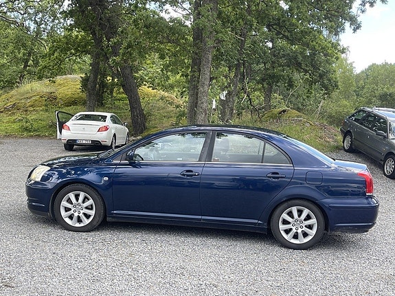 Toyota Avensis 6 of 15