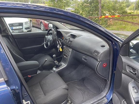 Toyota Avensis 12 of 15