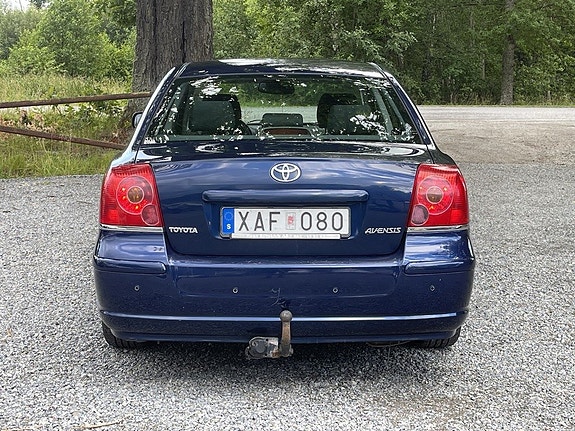 Toyota Avensis 8 of 15