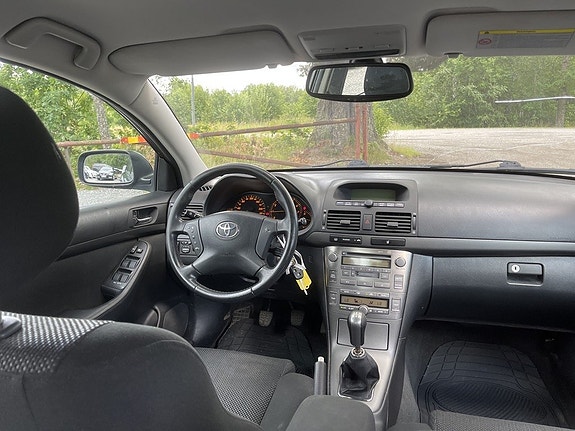 Toyota Avensis 10 of 15