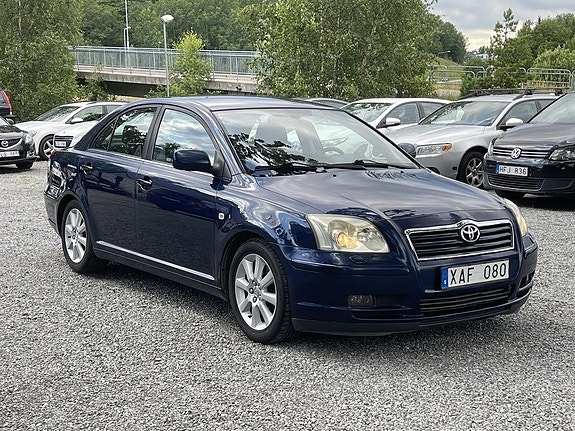 Toyota Avensis 2 of 15
