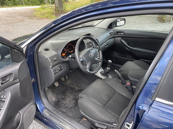 Toyota Avensis 11 of 15