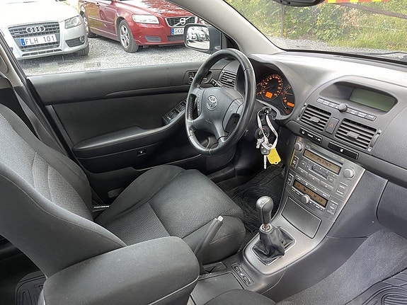 Toyota Avensis 9 of 15