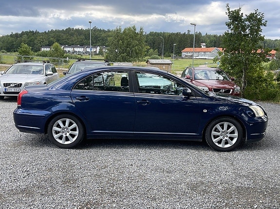 Toyota Avensis 5 of 15