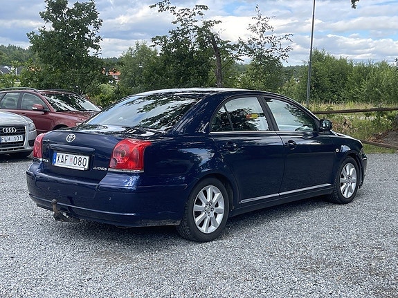 Toyota Avensis 4 of 15