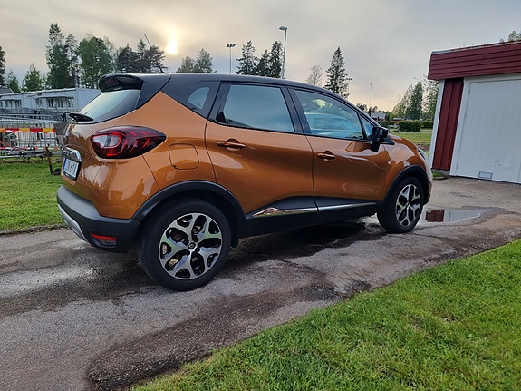 Renault Captur 2 of 5