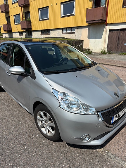 Peugeot 208 7 of 9